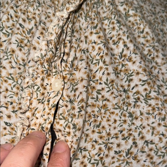 Floral Cream Women's Top ruffled neckline , wrists & button front cottagecore - Picture 4 of 14